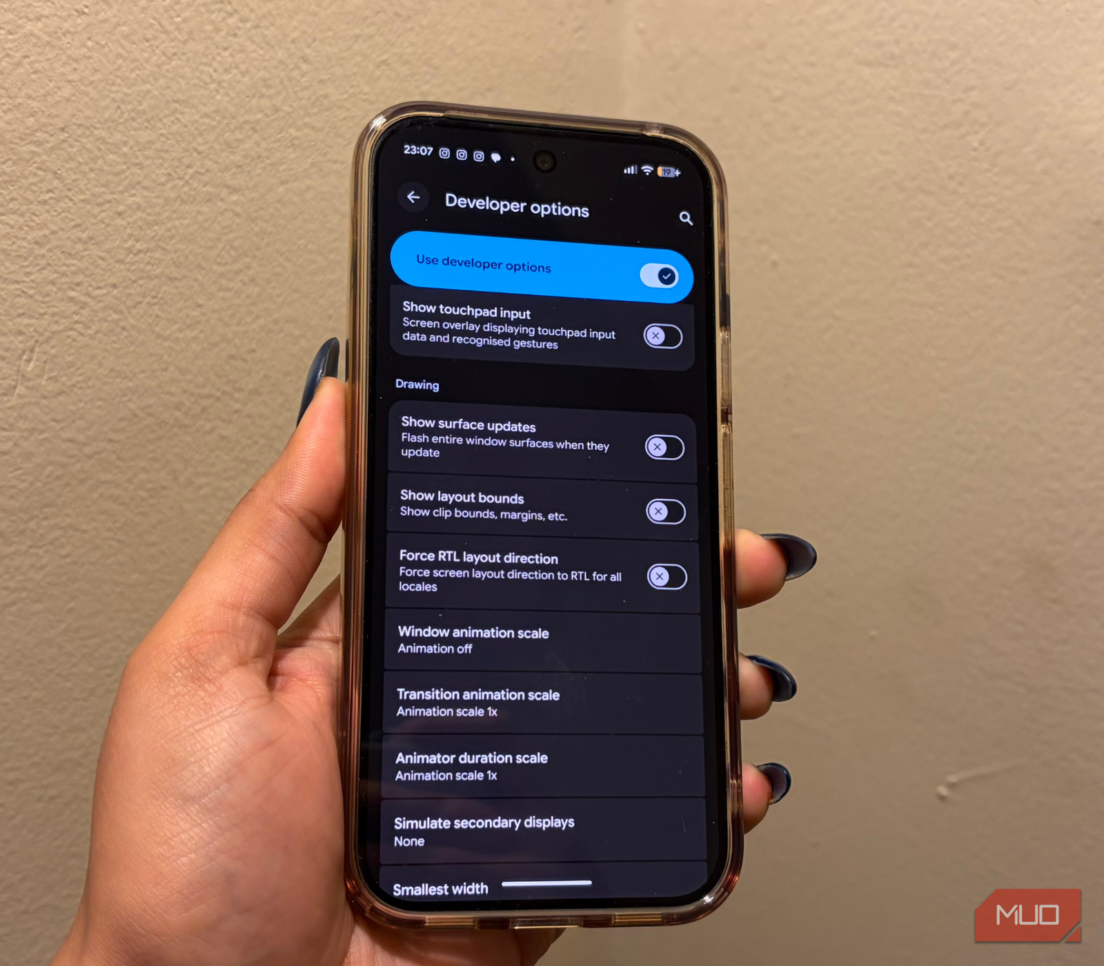Smartphone-Einstellungsmenü mit ausgeglichener Grafik und fixiertem 60-FPS-Schalter