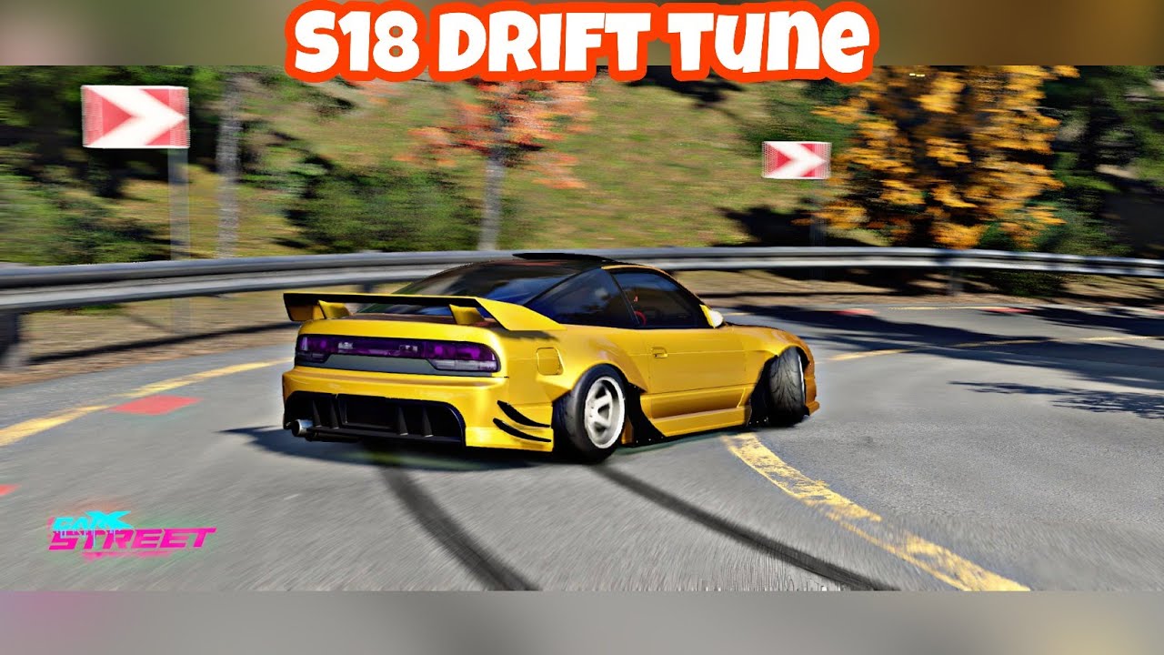S18 de tracción trasera derrapando en una intersección de Sunset City en CarX Street